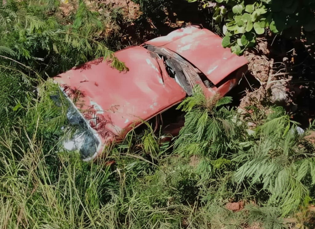 Vehículo se volcó en Macho Muerto este 1 de enero