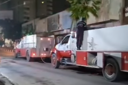 Bomberos sofocan incendio en depósito comercial de la calle Fermín en Porlamar