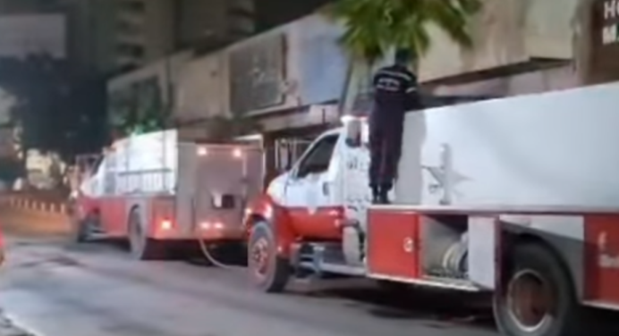 Bomberos sofocan incendio en depósito comercial de la calle Fermín en Porlamar