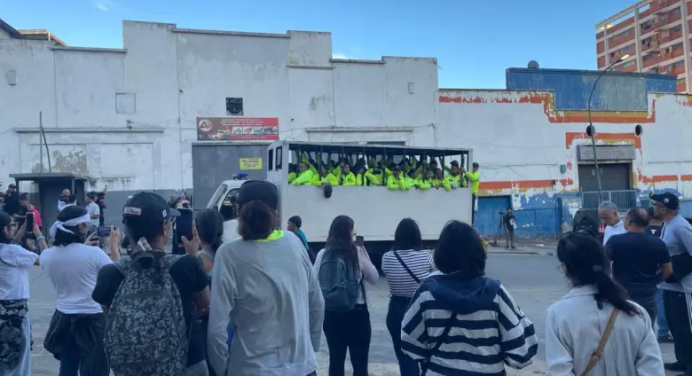 Viernes 9 de Enero: Familiares atentos a ralentización de excarcelaciones