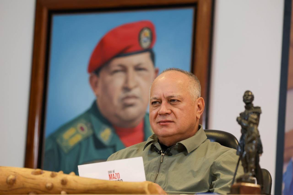 En el programa, Cabello afirmó que el «liderazgo de Nicolás Maduro se mantiene firme incluso ante sanciones y conspiraciones extranjeras».