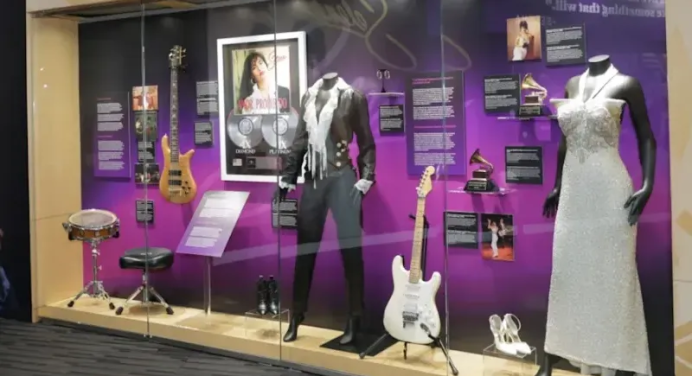Exhibición de Selena reúne objetos íntimos en un momento clave para su familia
