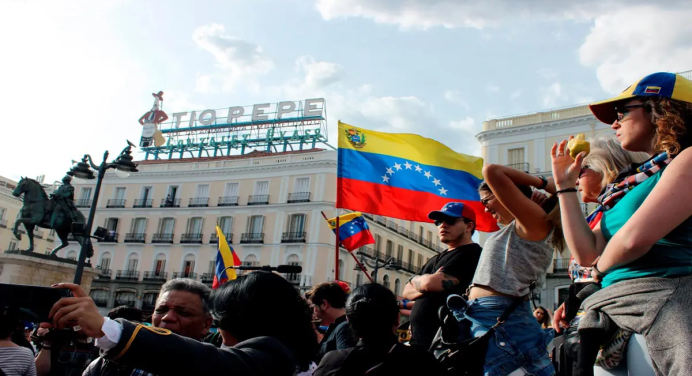 Venezolanos lideran el crecimiento del empleo extranjero en España y alcanzan 215.735 afiliados