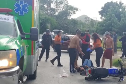 Accidente en Apostadero hoy: Dos heridos tras choque de moto y Corsa