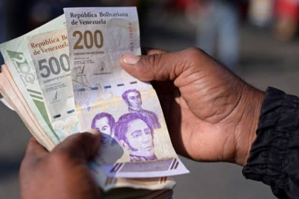 Adultos mayores esperan un aumento de pensiones en Venezuela