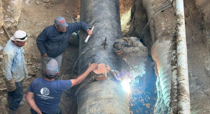 Equipos de El Hatillo e Hidrocapital reparan avería de gran magnitud en Los Naranjos