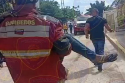 Maneiro: Bomberos salvan a una adulta mayor durante incendio en Roble Mar