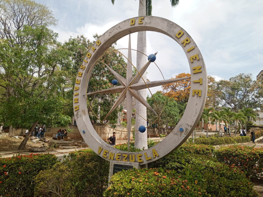 UDO Nueva Esparta 2026: Entre maleza, sin baños y falta de pupitres +Fotos