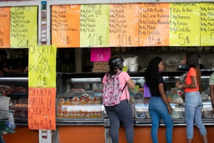 Comerciantes esperan que inyección de divisas a la banca tenga un «pronto efecto en la economía»