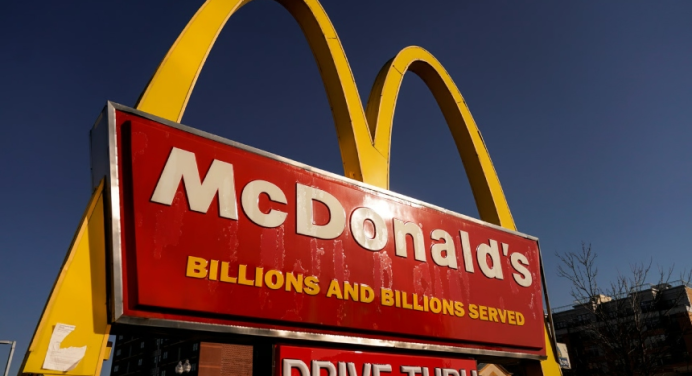 Demandan a McDonald’s por no auxiliar a mujer que sufrió «ataque mortal» en un autoservicio de Los Ángeles