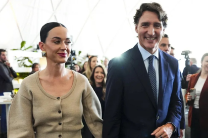 Katy Perry aparece junto al exministro de Canadá Justin Trudeau en Davos 2026