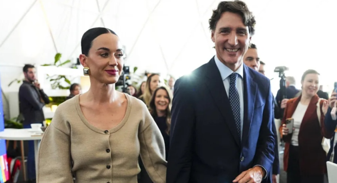 Katy Perry aparece junto al exministro de Canadá Justin Trudeau en Davos 2026