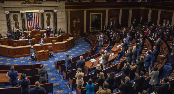 Fracasa en la Cámara de Representantes intento bipartidista de restringir acciones militares de Trump en Venezuela