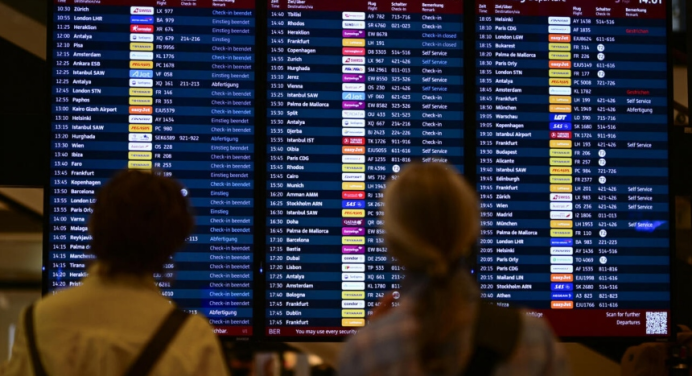 Tormenta invernal de gran magnitud paraliza aeropuertos: casi 1.300 vuelos cancelados en Estados Unidos