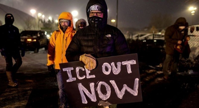 Muertes en Minneápolis por el ICE enfrenta a republicanos sobre “reajuste” de políticas migratorias de Trump