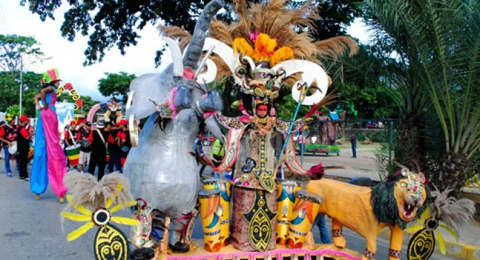 Gobernadora confirma realización de los Carnavales 2026