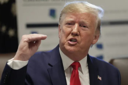 Trump asegura que la flota enviada a Irán está lista para actuar como en Venezuela