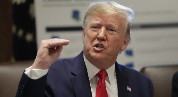 Trump asegura que la flota enviada a Irán está lista para actuar como en Venezuela