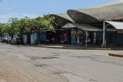 Operativo en Mercado de Conejeros: Atienden niños en situación de calle