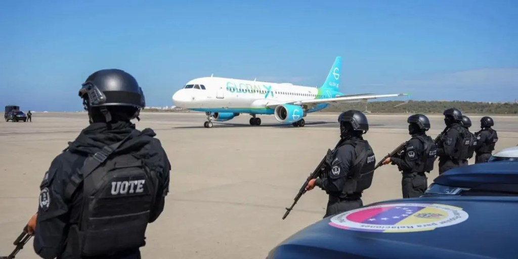 Llega a Venezuela un avión con 110 migrantes repatriados desde EE. UU.