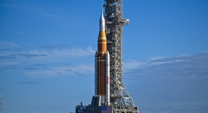 La NASA regresará el cohete y la nave espacial de Artemis II al hangar para una reparación