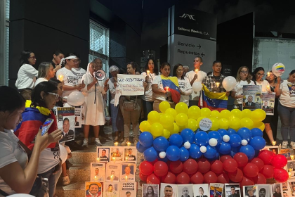 Familiares de presos políticos cumplen 26 días de vigilia en Zona 7