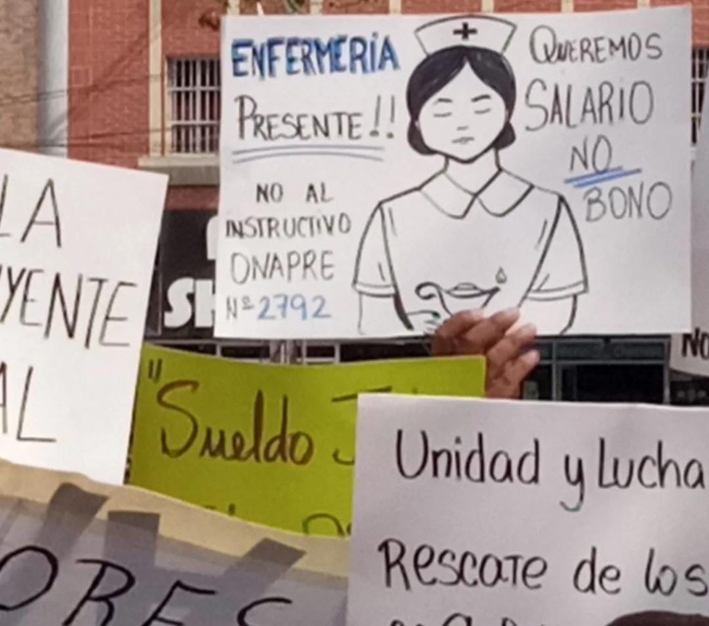 Colegios de enfermería: Salario no se sustituye con bonos