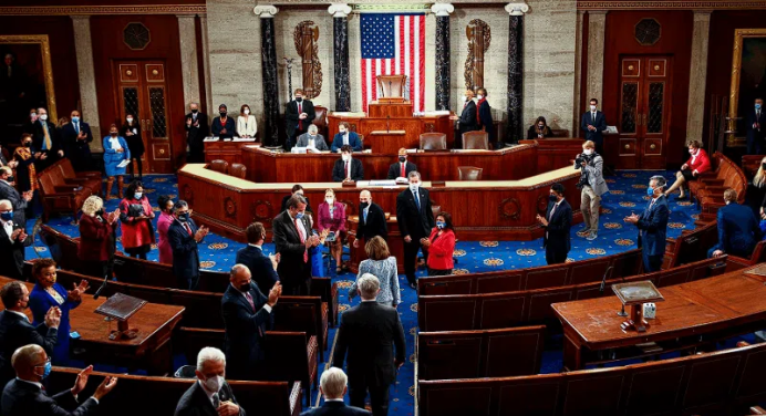 Senado de USA rechaza resolución para detener la guerra contra Irán