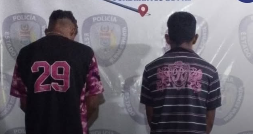 Dos sujetos fueron arrestados por caerse a golpes en plena vía pública