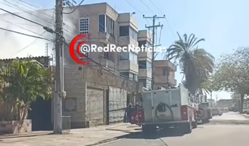 Incendio consume construcción en el sector Sabanamar de Porlamar