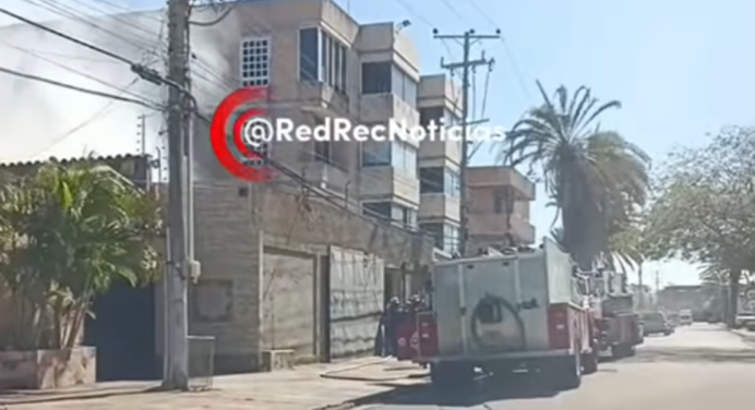 Incendio consume construcción en el sector Sabanamar de Porlamar