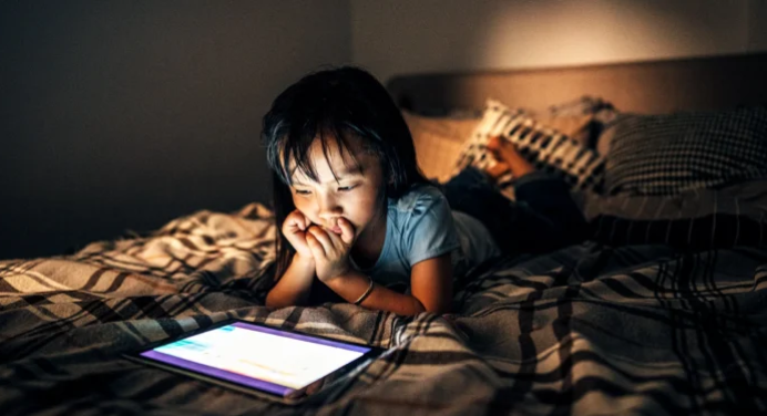 Niños y pantallas: ¿A qué edad deberían empezar a usar dispositivos electrónicos?