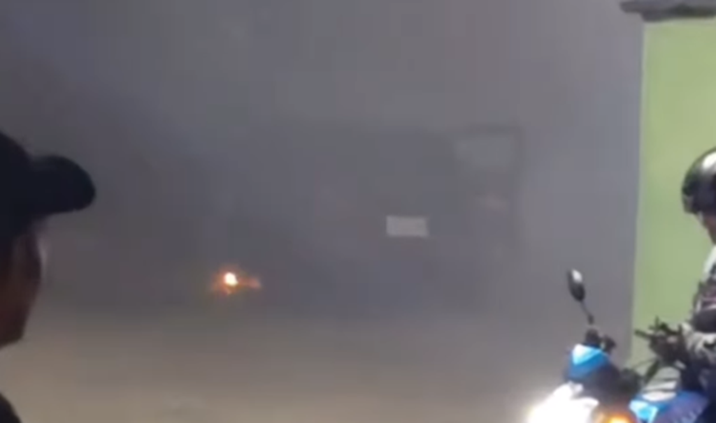 Incendio de vehículo en Villa Rosa Nueva Esparta