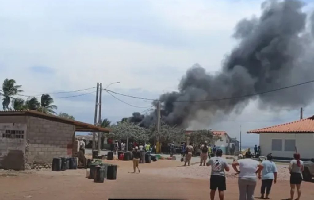 Bomberos controlan incendio en ranchería de pescadores en el municipio García