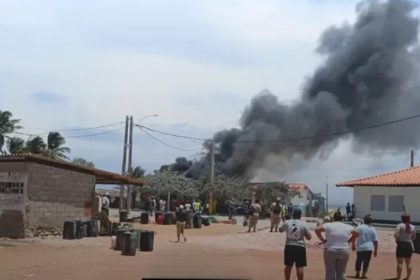 Bomberos controlan incendio en ranchería de pescadores en el municipio García