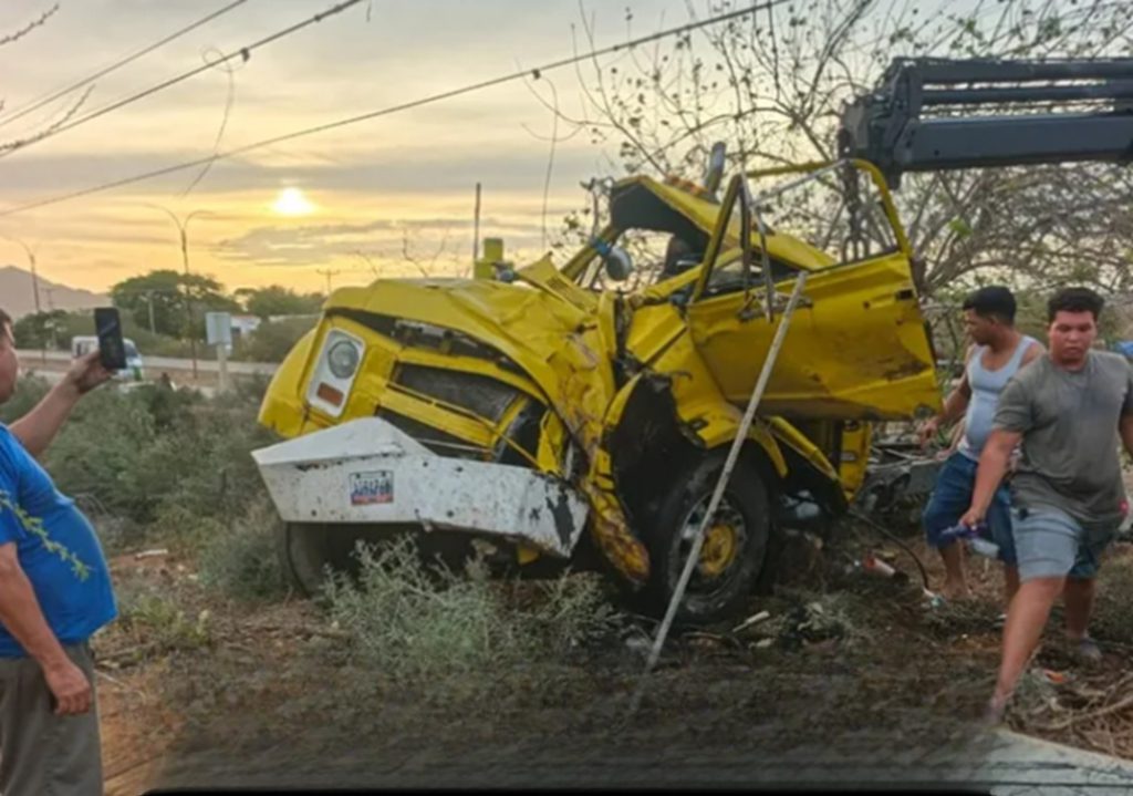 Accidente de camión cisterna deja sin electricidad a zonas de Tubores y Díaz