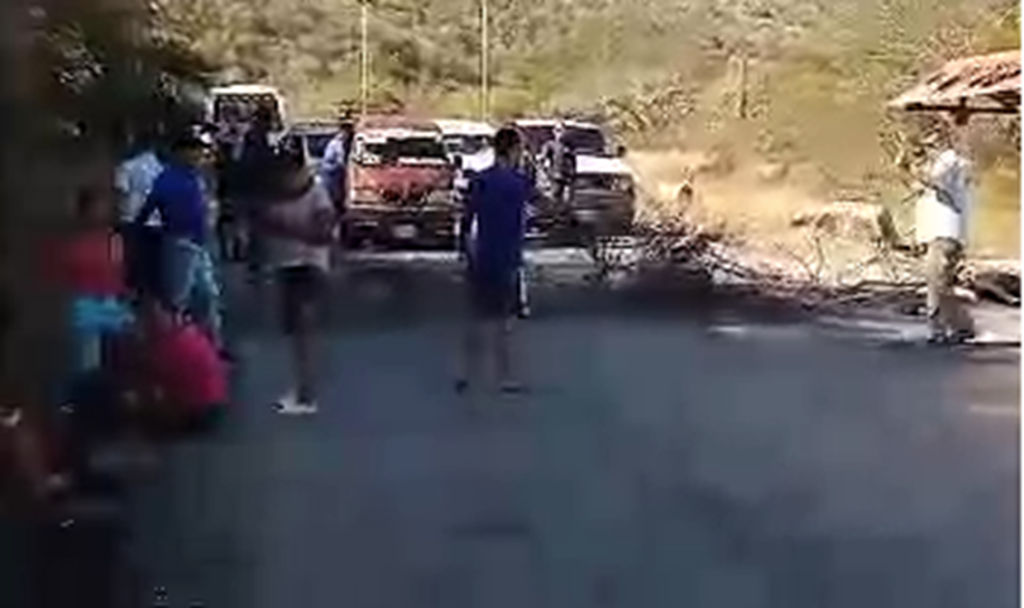Cierran en Guayacan exigiendo ciclo de agua +VIDEO