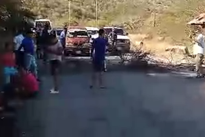 Cierran en Guayacan exigiendo ciclo de agua +VIDEO