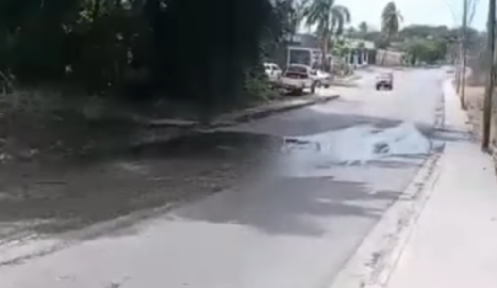 Denuncian foco de contaminación y peligro vial en Los Robles