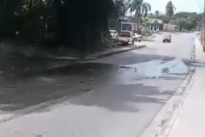 Denuncian foco de contaminación y peligro vial en Los Robles