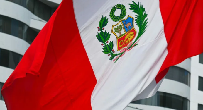 Dos ministros en Perú renuncian tras escándalo por compra de aeronaves de combate de EEUU