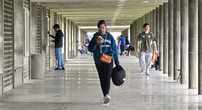 Trabajadores de al menos 23 universidades paralizan actividades para exigir aumento salarial
