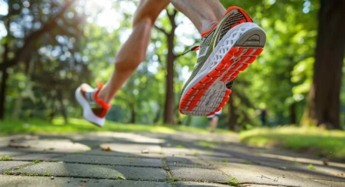 Los beneficios de caminar 30 minutos al día: Más que solo cardio