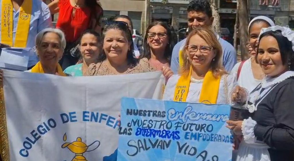 Enfermeros en su día: Que se acaben las rifas para pagar un examen de salud