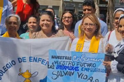 Enfermeros en su día: Que se acaben las rifas para pagar un examen de salud