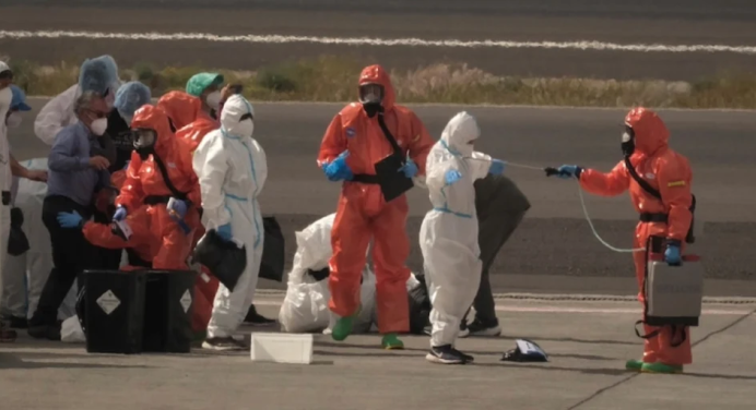 Pasajeros de crucero afectado por brote de hantavirus regresan a sus países para cumplir cuarentena
