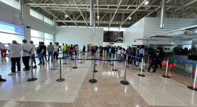 El vuelo de ‘repatriación’ 149 llegó a Maiquetía desde Miami con decenas de menores de edad