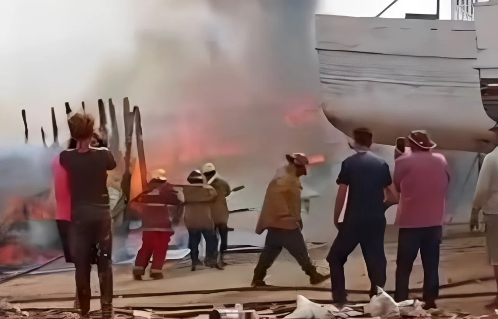 Incendio consume tres embarcaciones en el astillero Astivamar de Chacachacare (+Video)