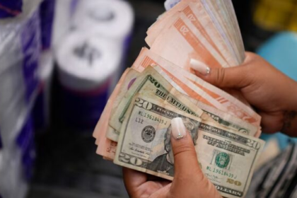 Comenzaron a pagar otro bono: Es de casi $150 y estas son las personas que podrán cobrarlo