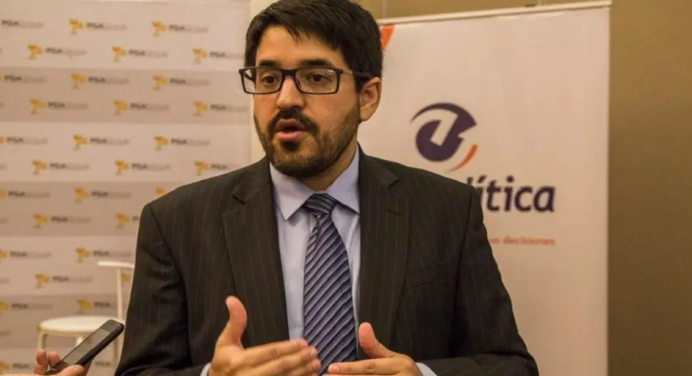 Oliveros califica de “prematuro” el debate sobre presuntas tarifas eléctricas de 100 dólares